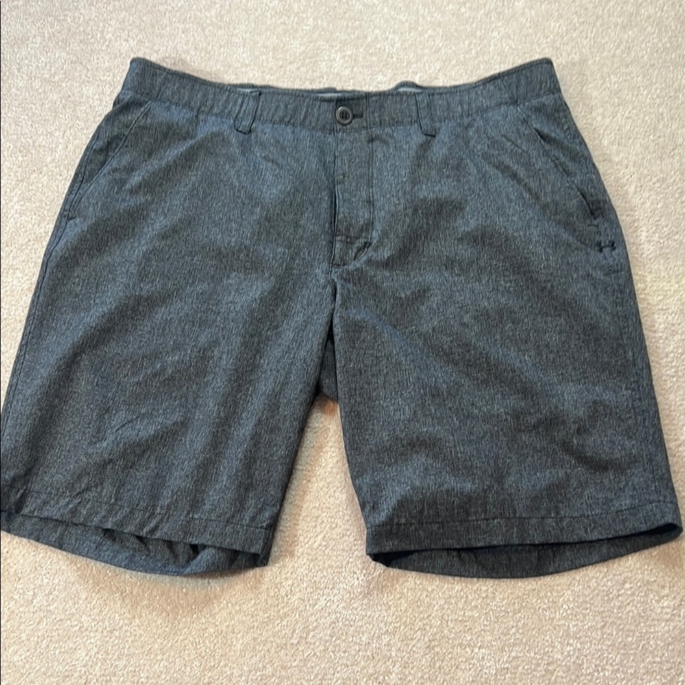 Under Armour Gray Flat Front Shorts‎ headgear  size 40 Casual Style